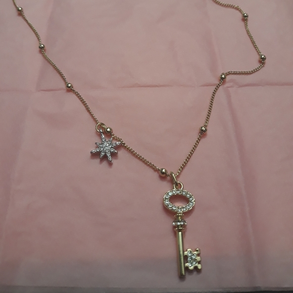 Mary Kay "you hold the key" gold Necklace 20inches - Picture 2 of 7
